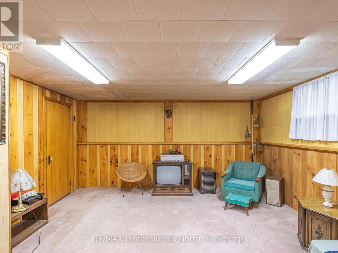2499 KENNISIS LAKE ROAD, 