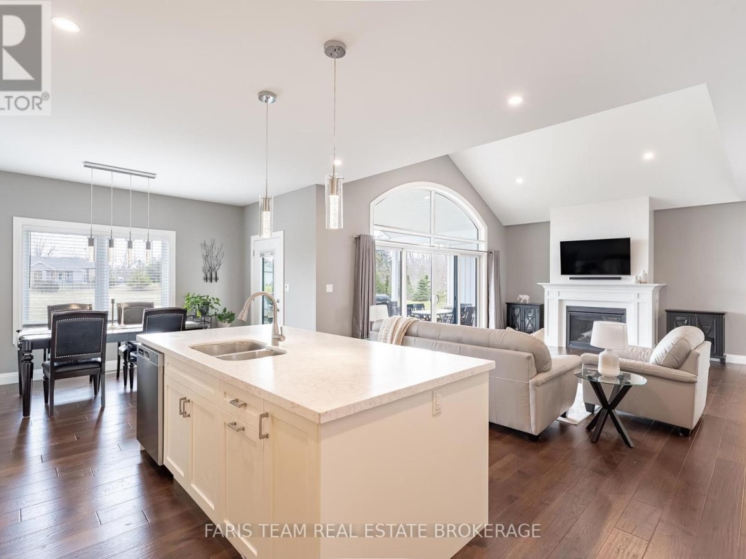 5 BREANNA BOULEVARD, 