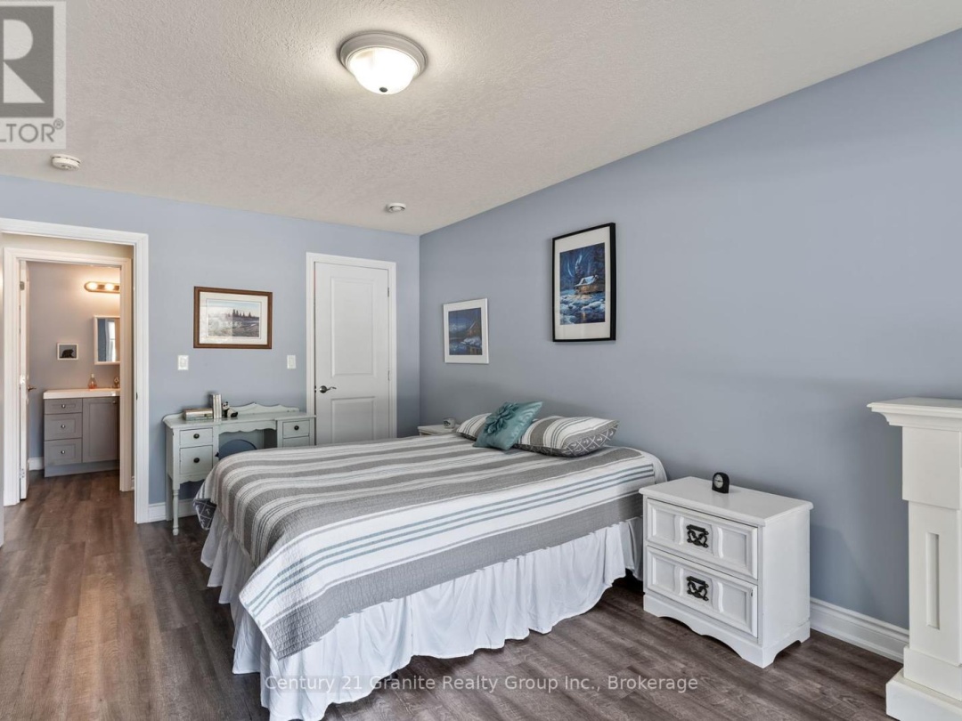 17 Webb Circle, Kashagawigamog Lake
