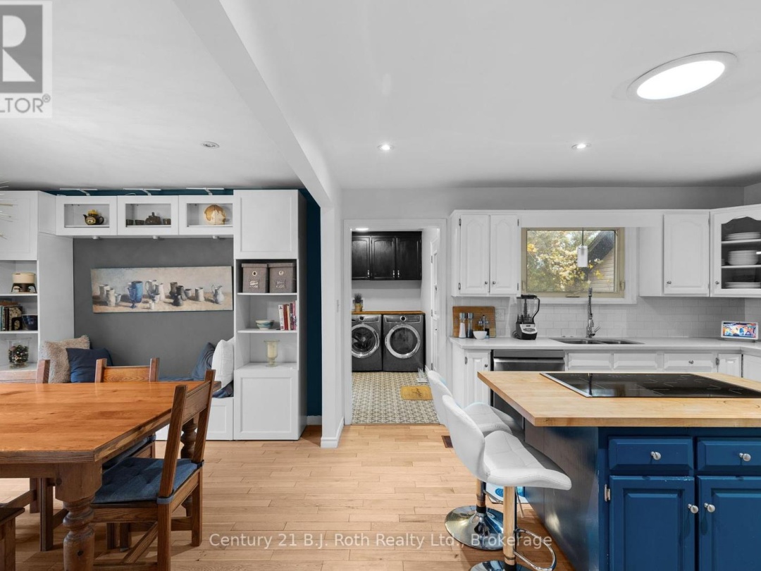 3772 Harry's Lane, Lake Simcoe