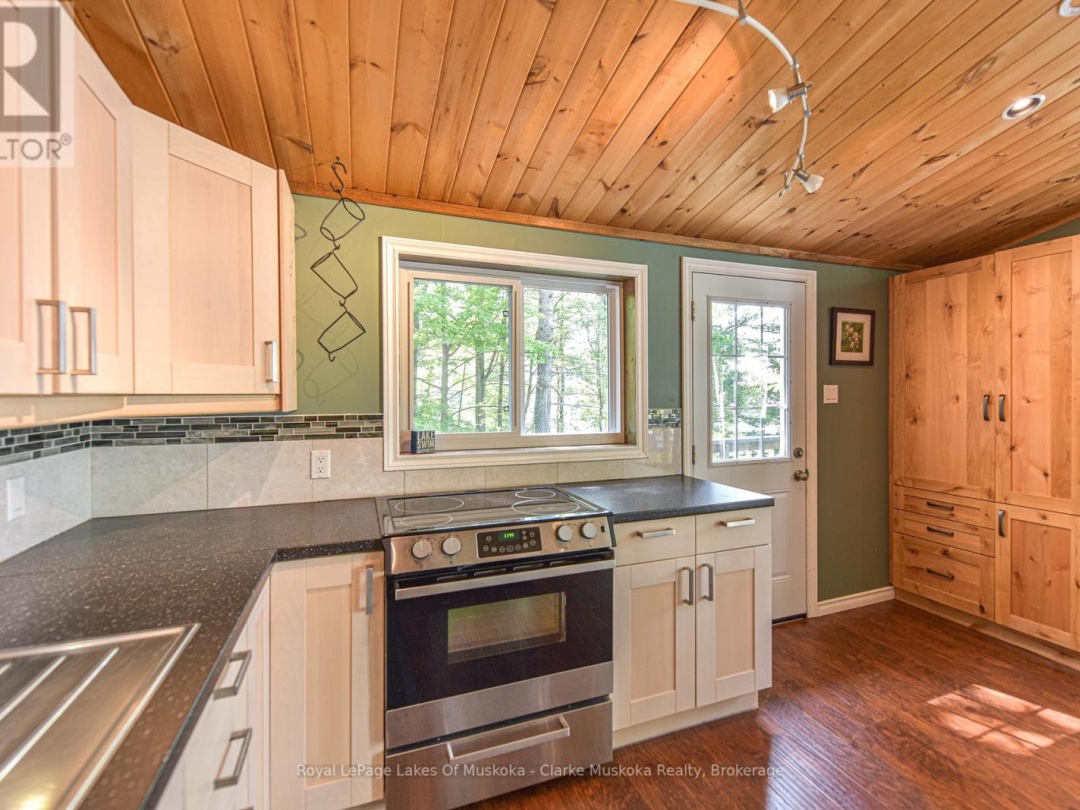 3946 East Shore Road, Gloucester Pool