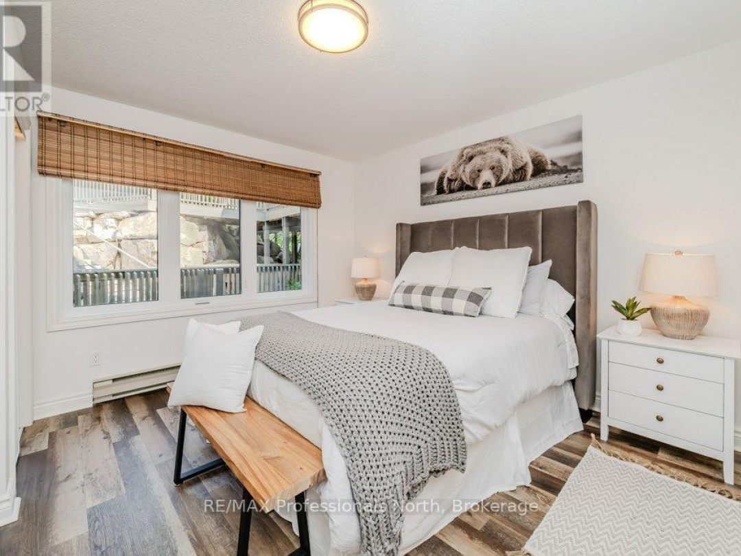 105 - 33 DEERHURST GREENS, Peninsula Lake