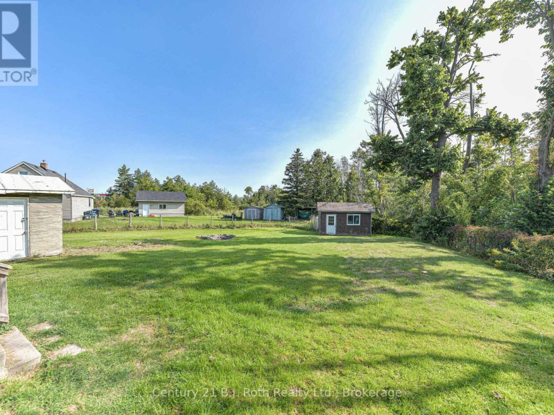 8441 11 HIGHWAY N, 