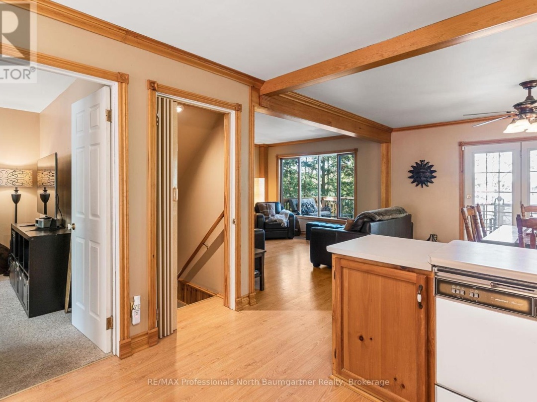 2766 Wilkinson Road, Kennisis Lake