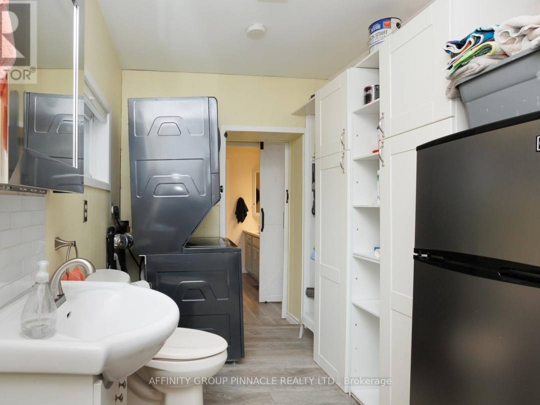 14 ORIOLE ROAD, Cameron Lake