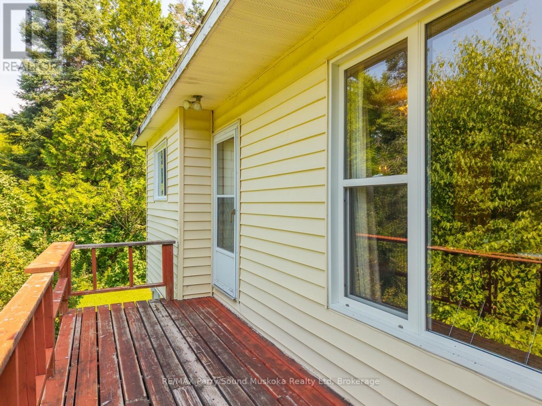 86 LAKESIDE CRESCENT, 