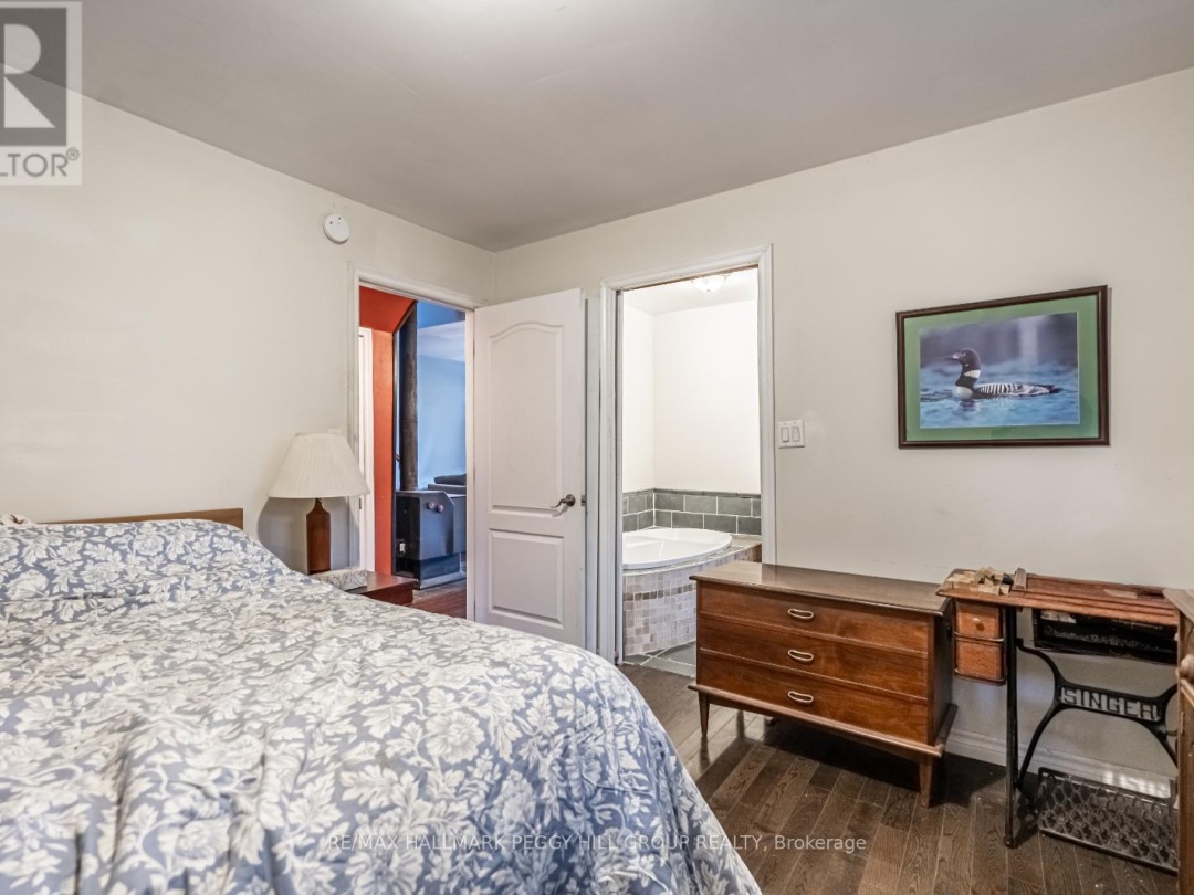 4 CLOVER COURT, 