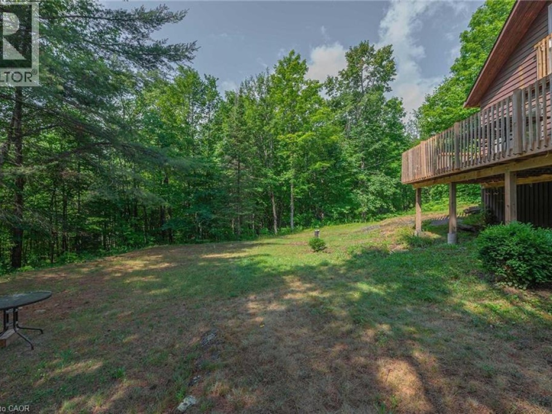 1044 ENGLISH Circle, 