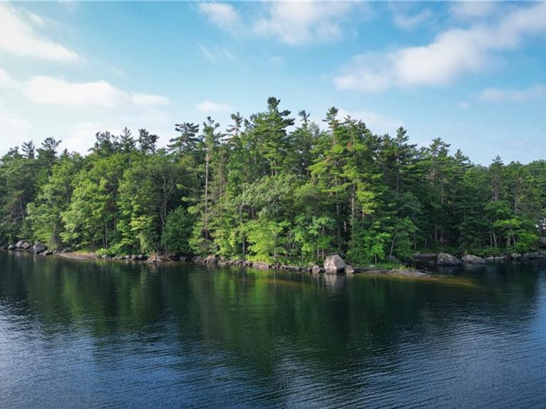 1 ISLAND 3LM Island, 