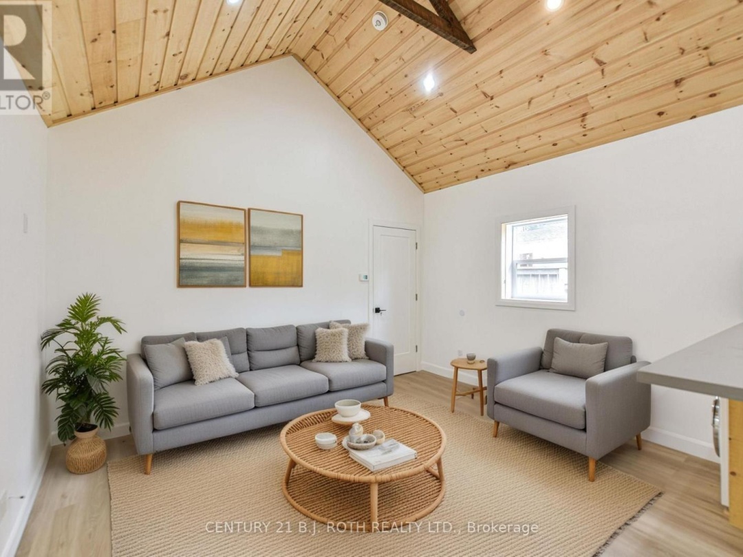 274 MISSISSAGA STREET W, 