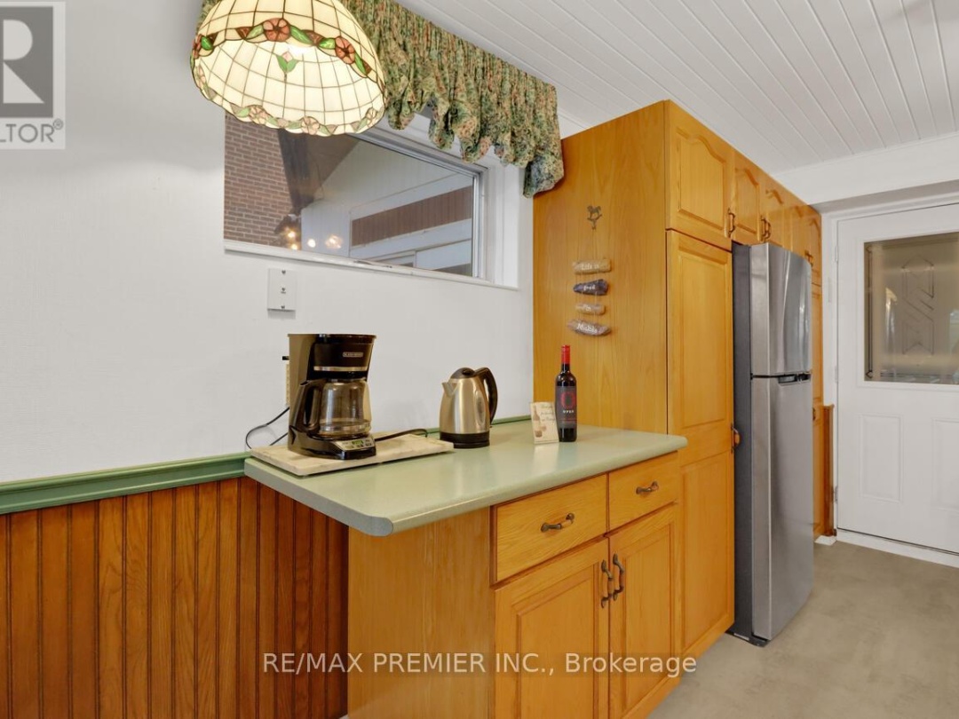 570 Phillip Street E, Gull Lake