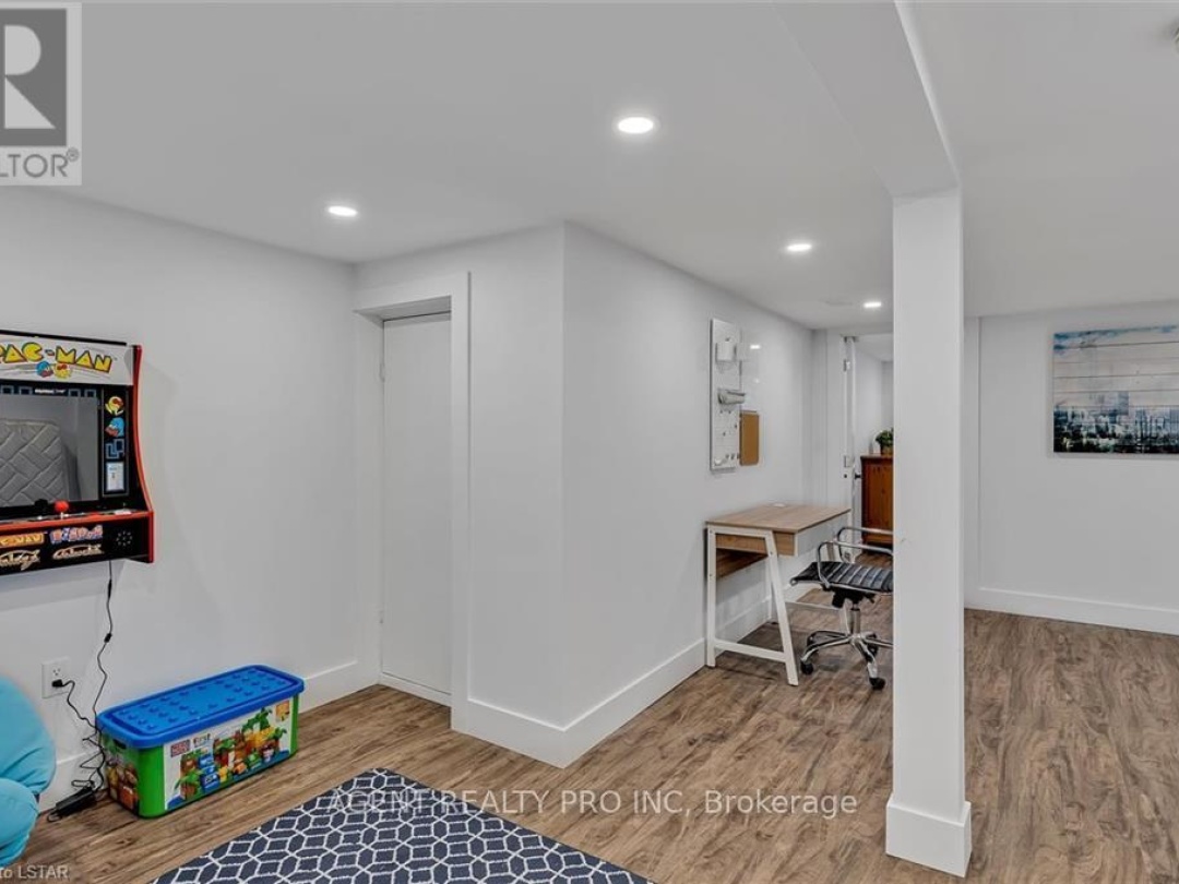 21 Oriole Road, Cameron Lake