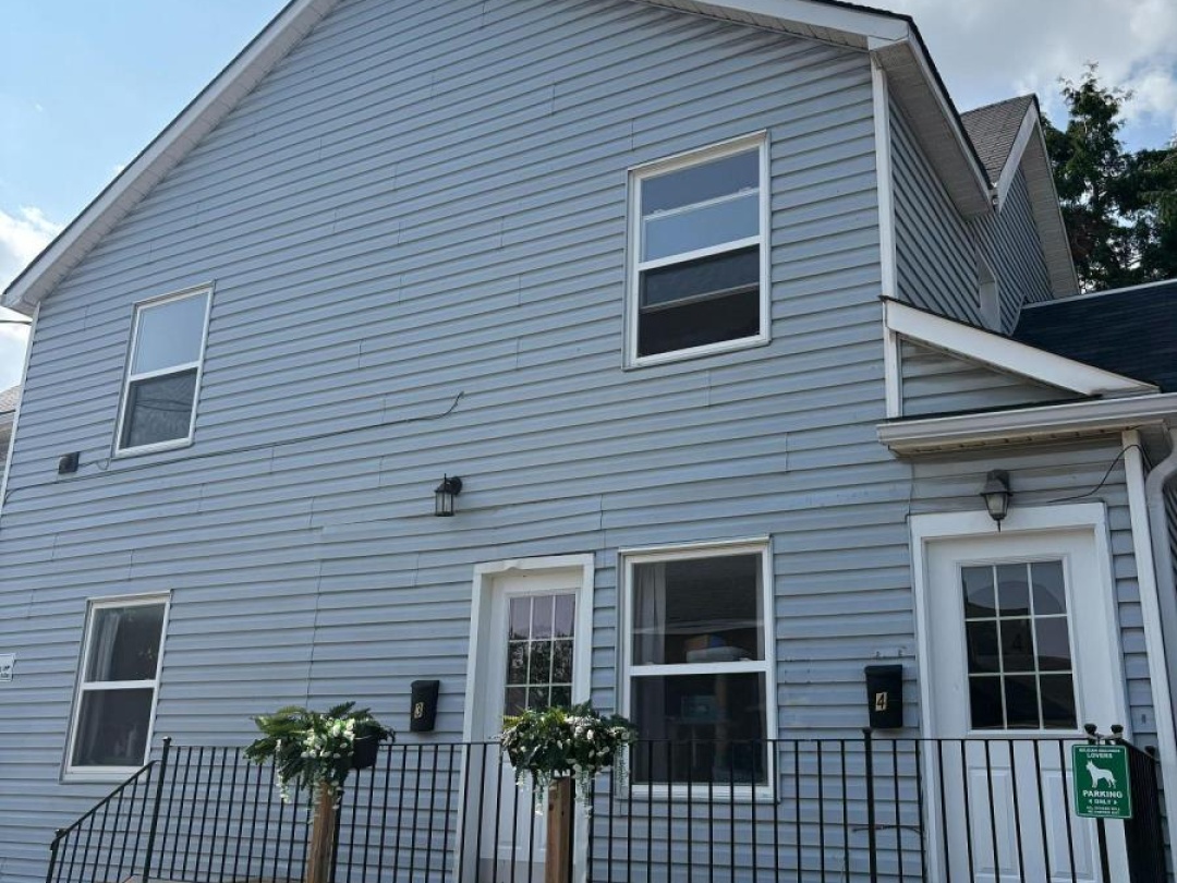 78 FRONT STREET S, 