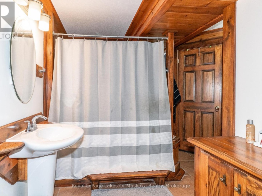 1080 WALKERS GLENN CRESCENT, 