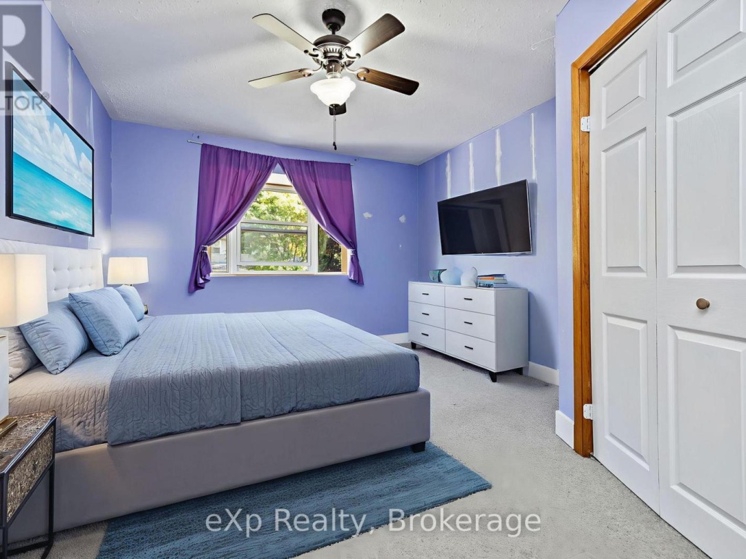 18 KRISTEN HEIGHTS, 