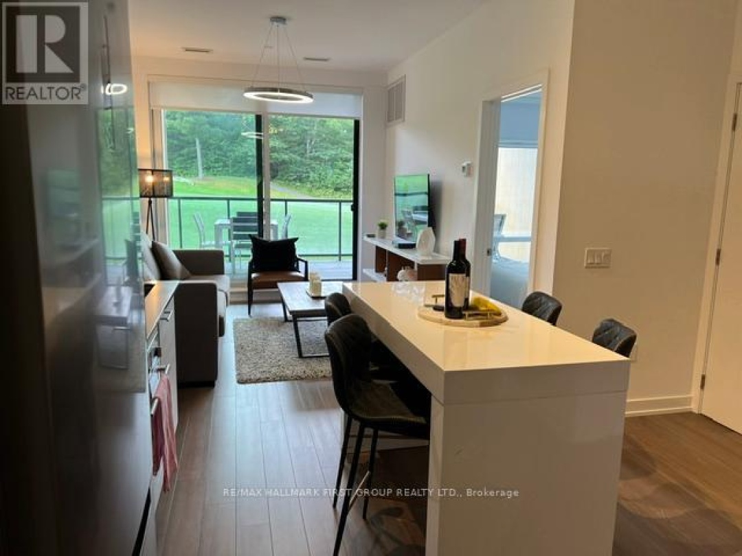 104 - 120 CARRICK TRAIL, 