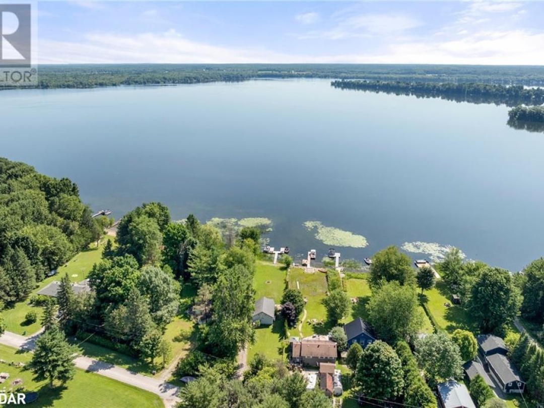 104 Fulsom Crescent, Dalrymple Lake