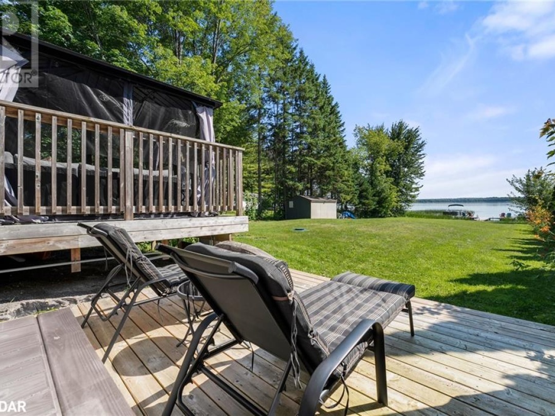 104 Fulsom Crescent, Dalrymple Lake