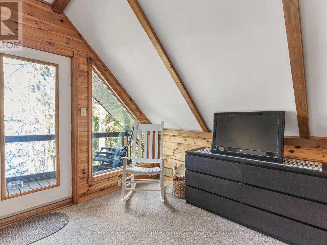2766 Wilkinson Road, Kennisis Lake