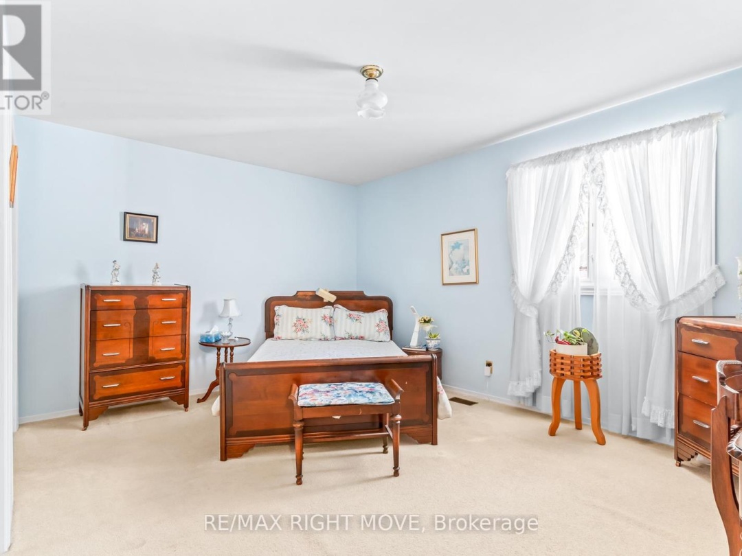 504 SIMCOE STREET, 