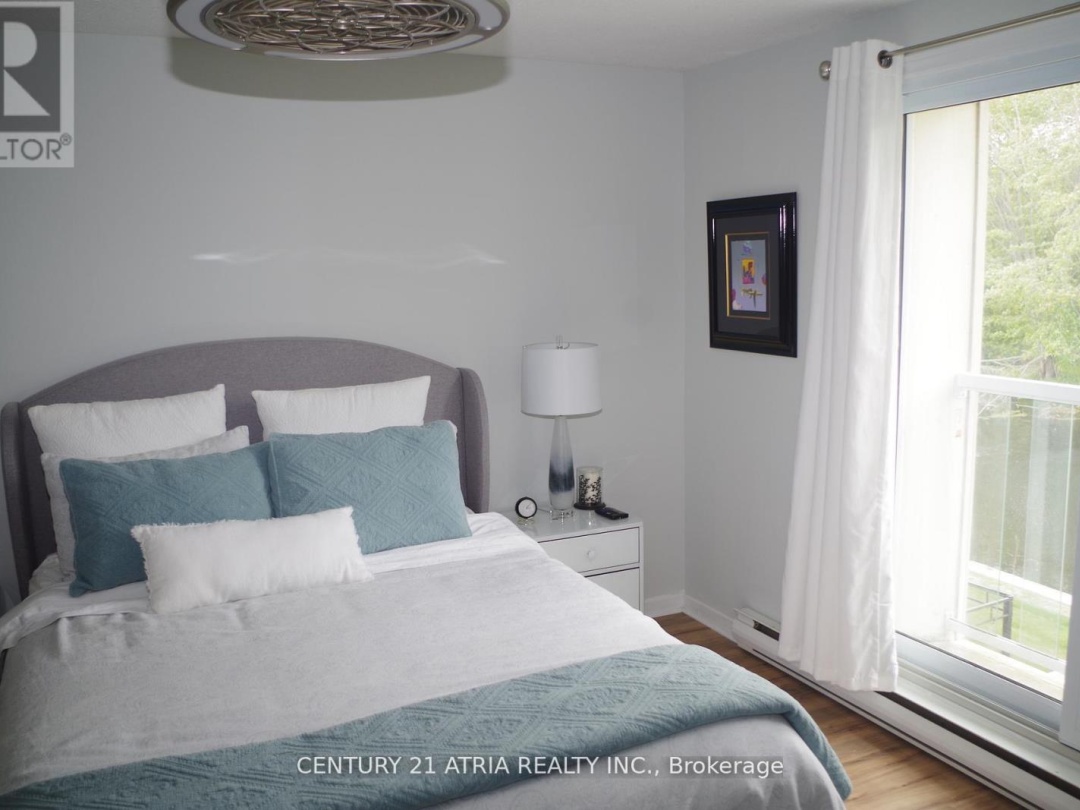 24 - 4 PARADISE BOULEVARD, Lake Simcoe
