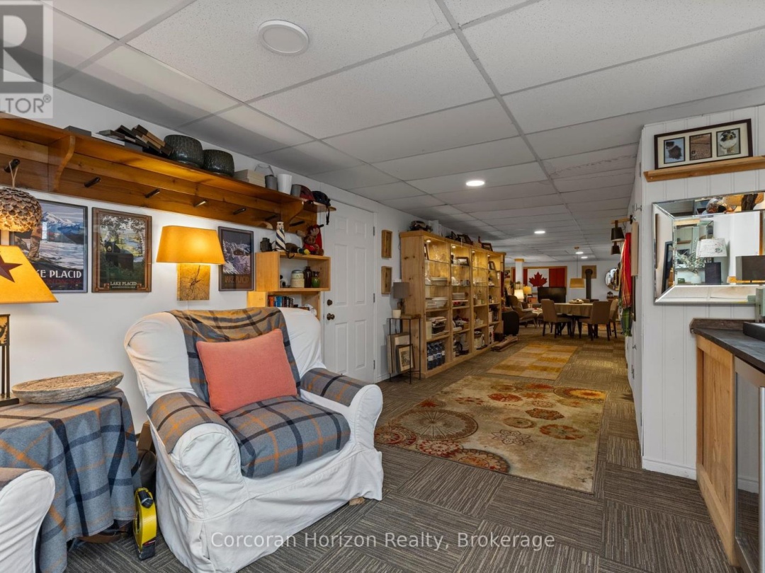 2517 HONEY HARBOUR ROAD, 
