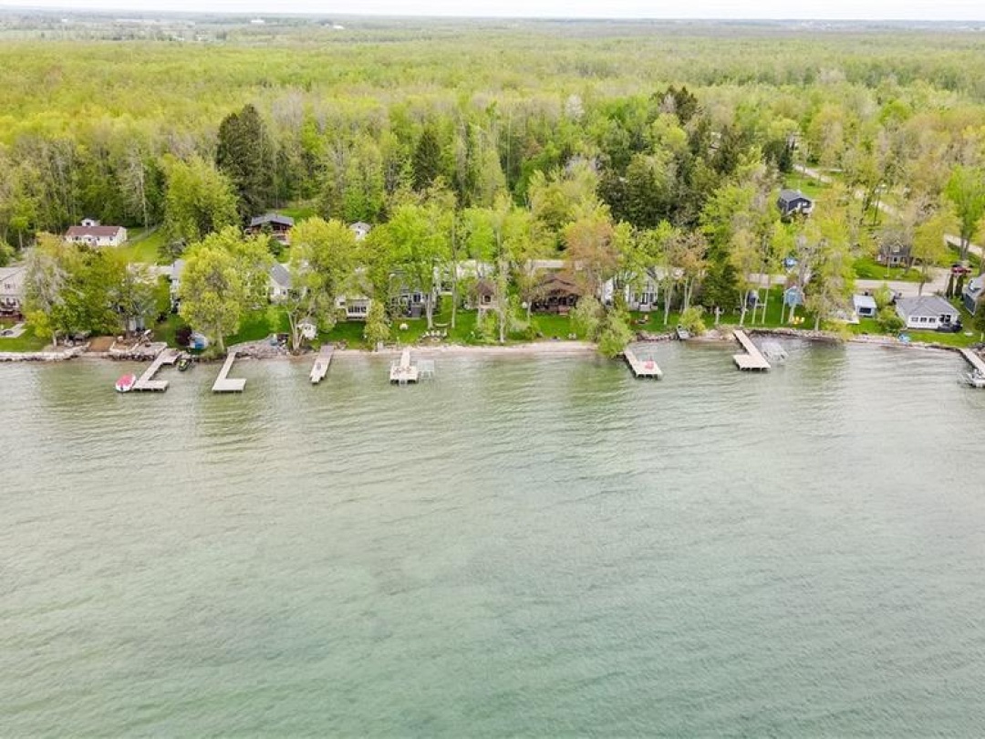 3822 Glenrest Drive Drive, Lake Simcoe