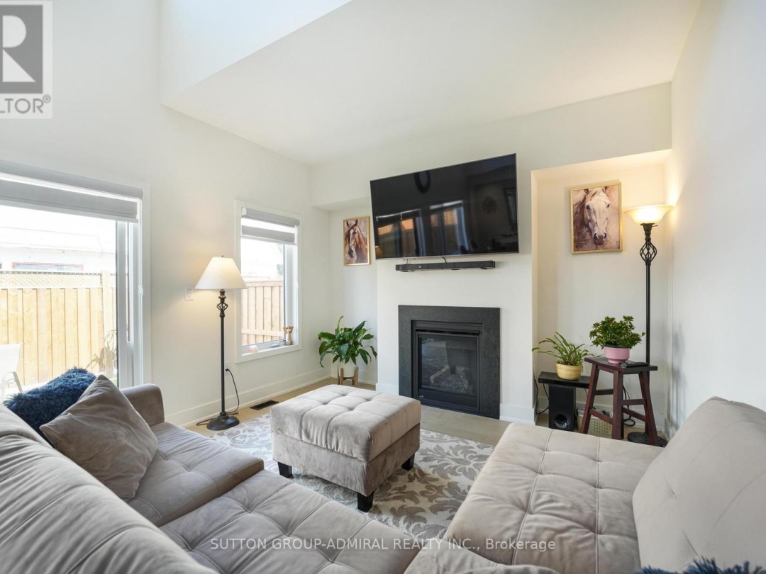 42 Ruby Crescent, Lake Simcoe