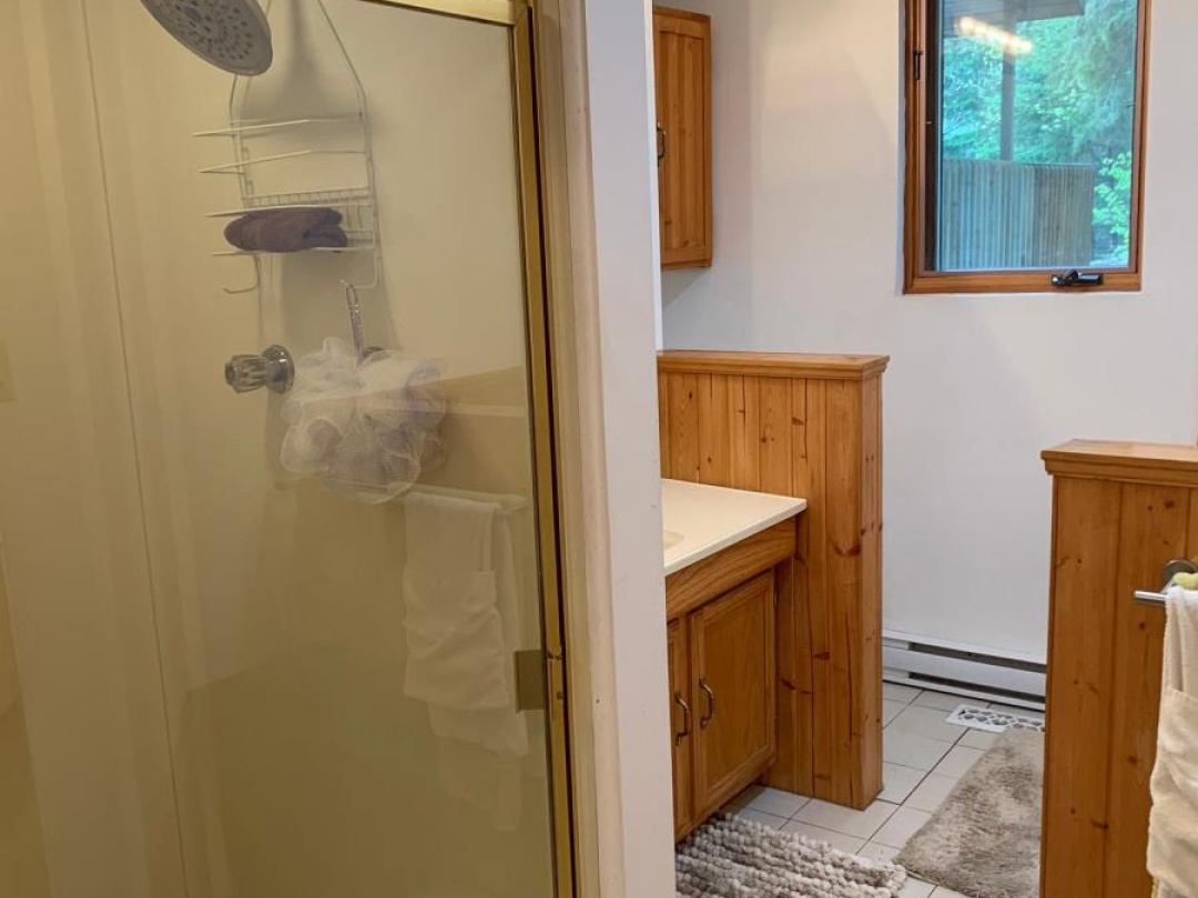 6213 Kennisis Lake Road, Kennisis Lake