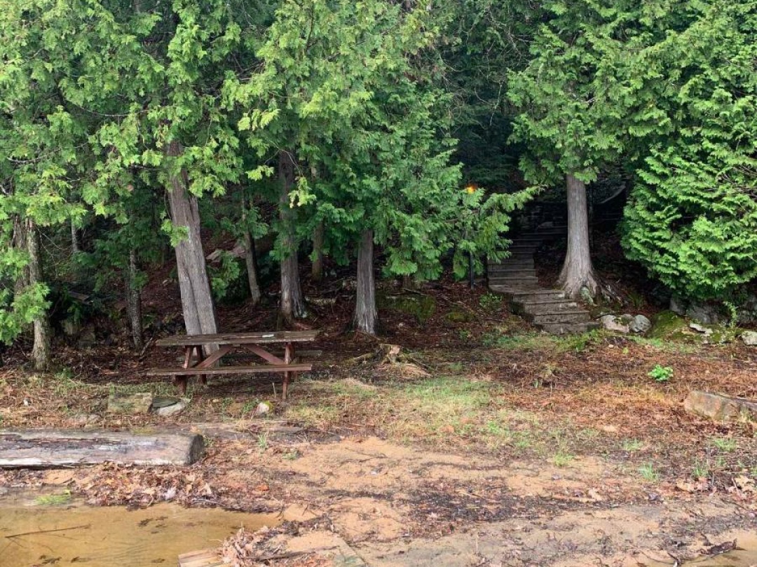 6213 Kennisis Lake Road, Kennisis Lake