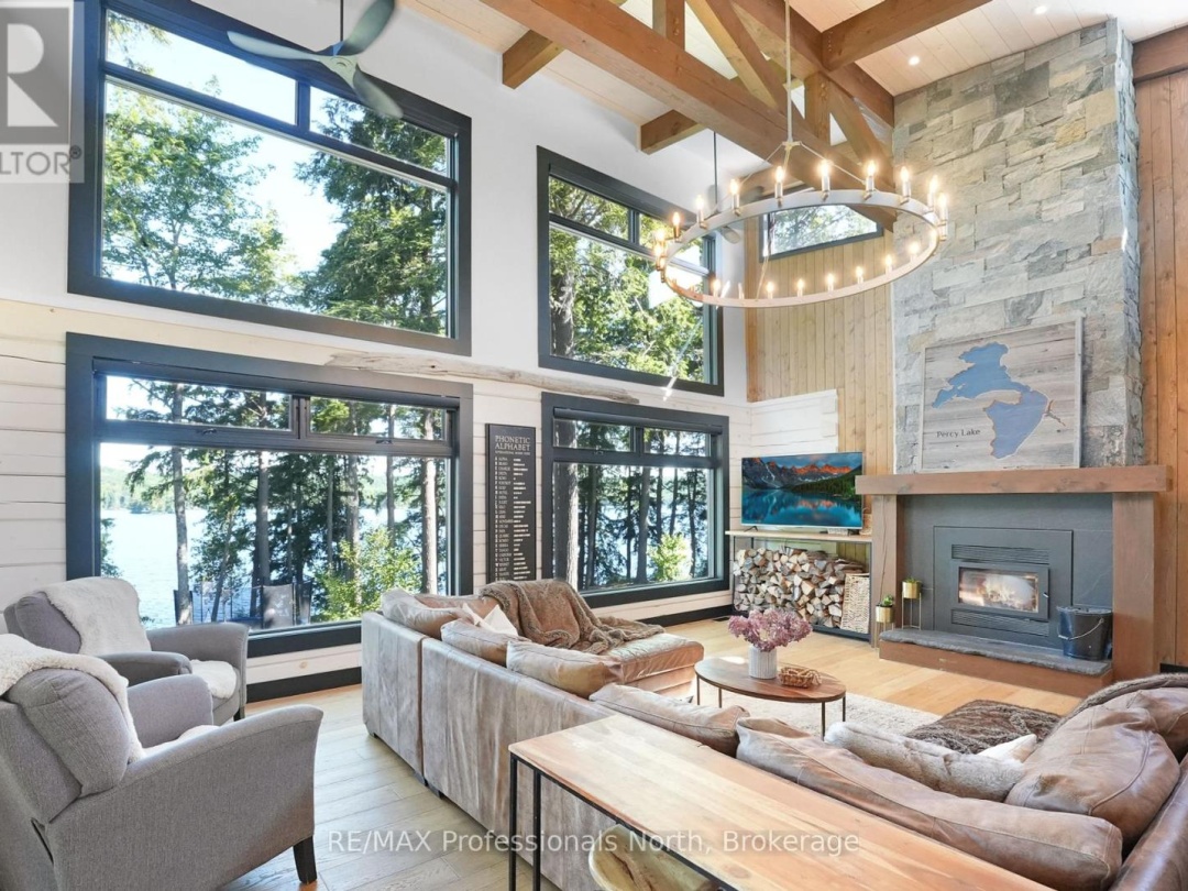 1046 LONE WOLF CRESCENT, 