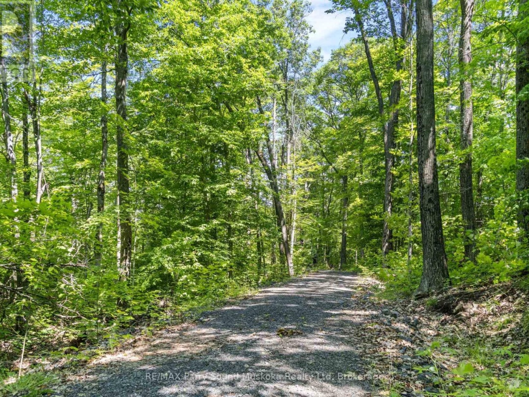 38 FUN COTTAGE LANE, Bell Lake