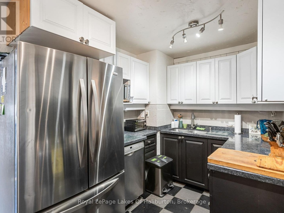 1049 NINATIGO LANE, 