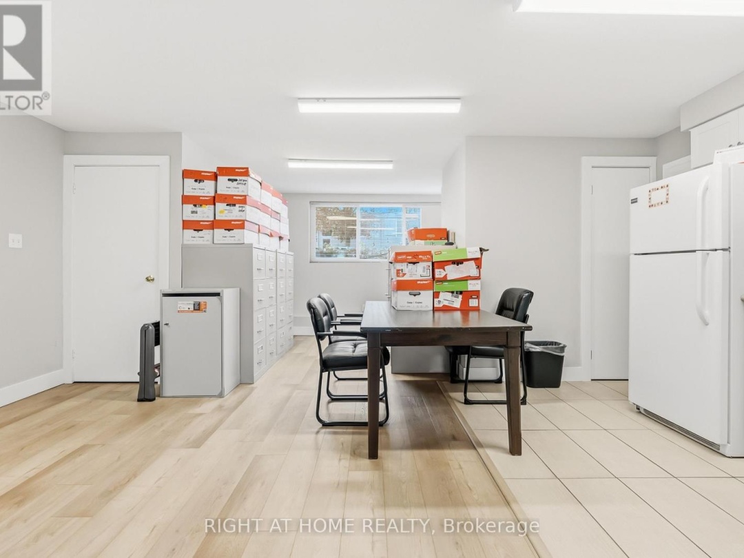 32 MATCHEDASH STREET N, 