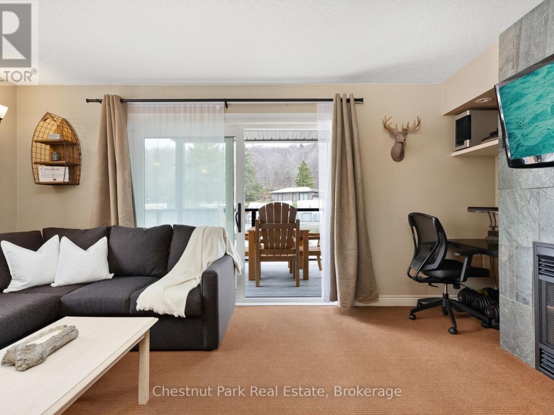 52 107 1235 Deerhurst Drive, Peninsula Lake