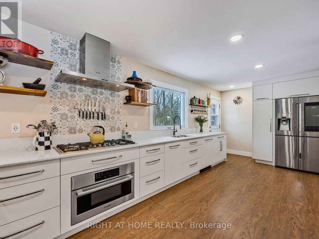 7592 East River Road, Black Lake