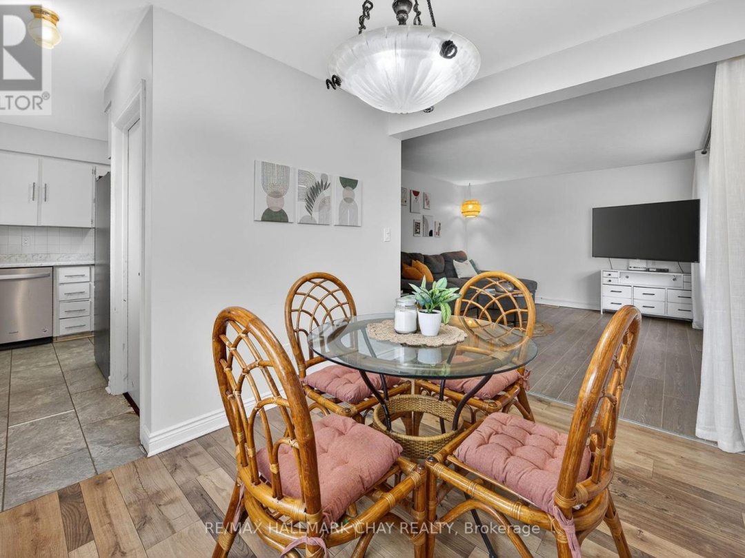 67 SIMCOE STREET, 