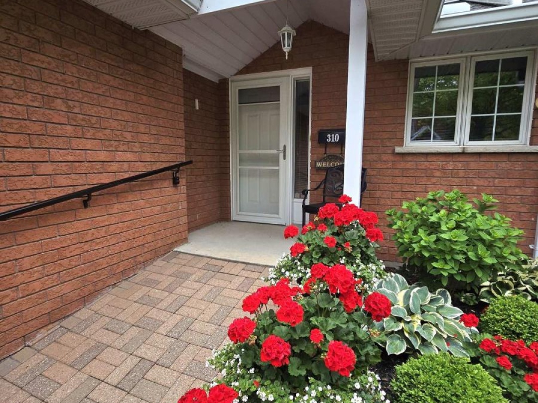 UNIT #310 - 30 MUSEUM DRIVE, 
