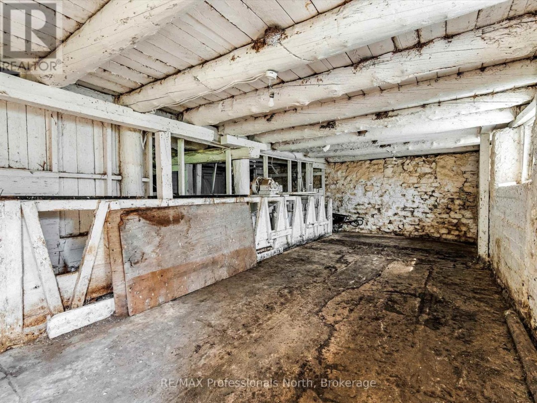 1069 KIRK LINE E, 
