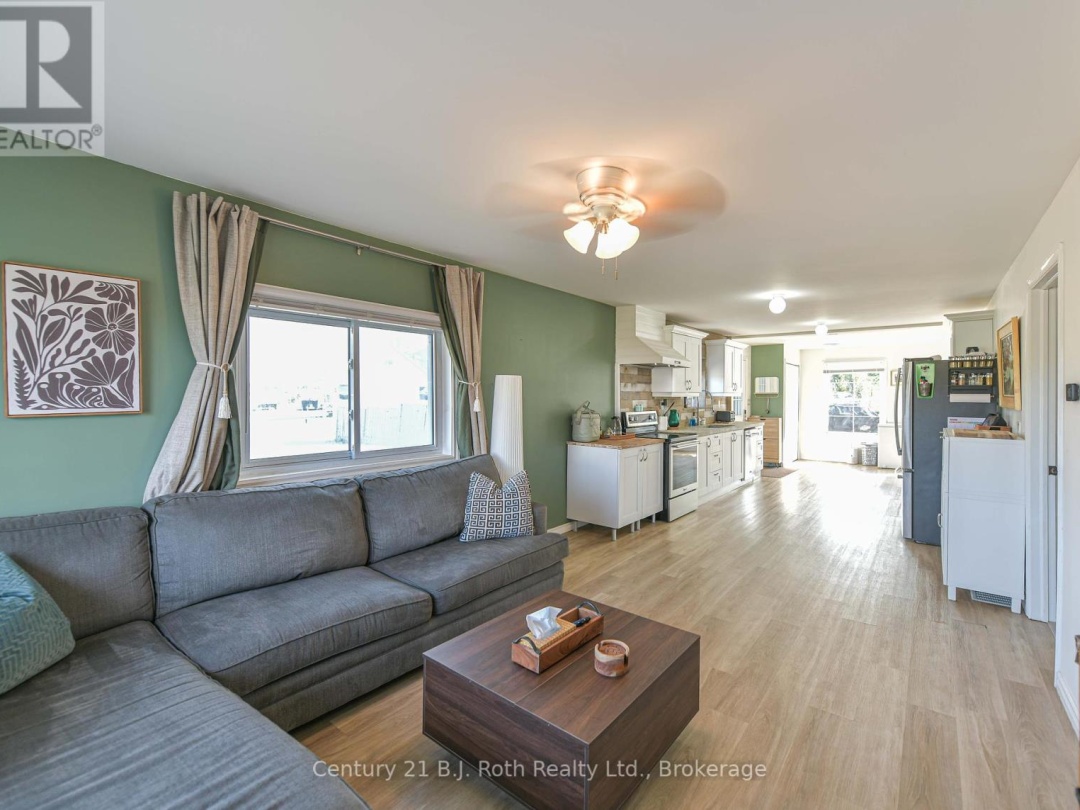 8441 11 HIGHWAY N, 