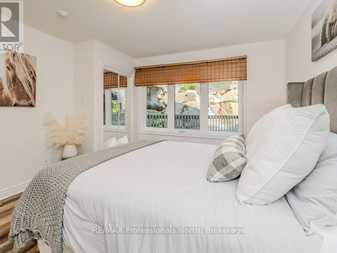 105 - 33 DEERHURST GREENS, Peninsula Lake