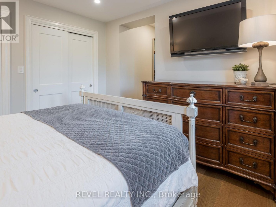 14 BOND STREET W, 