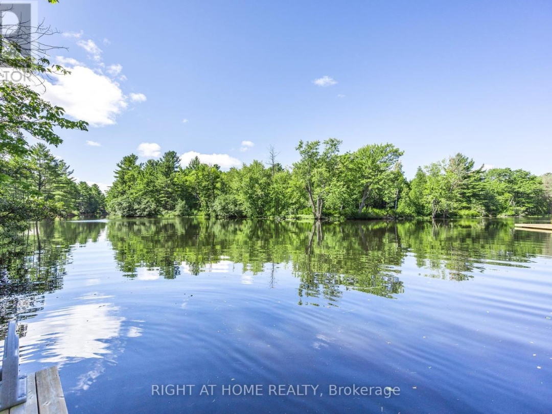 7592 East River Road, Black Lake