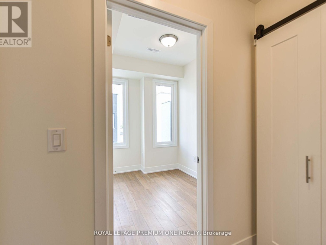 12 MARINER'S PIER WAY, 