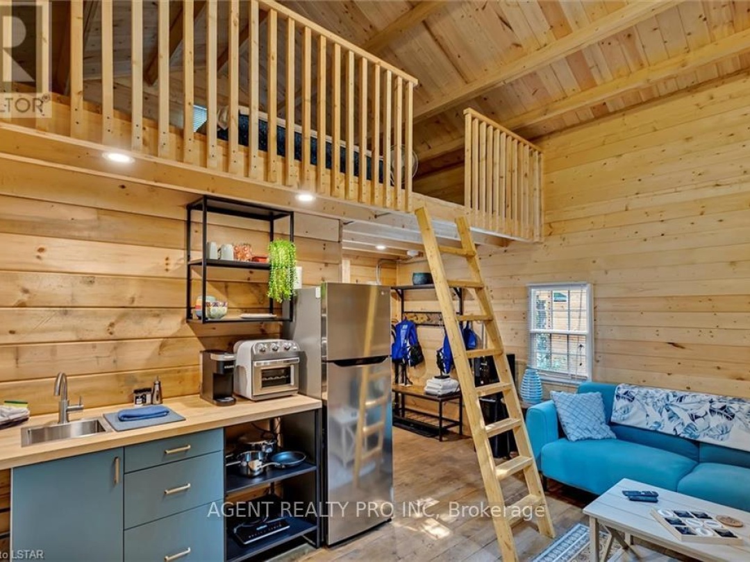 21 Oriole Road, Cameron Lake