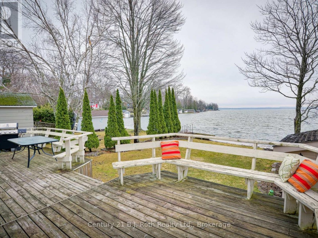 231 VICTORIA CRESCENT, Lake Simcoe
