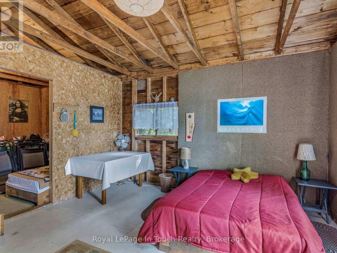 B207 10 Wahsoune Island, Georgian Bay