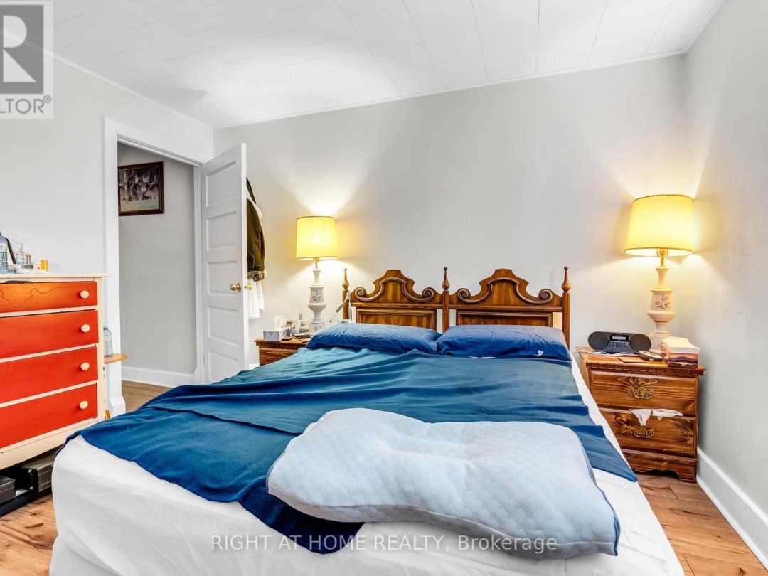 32 MATCHEDASH STREET N, 