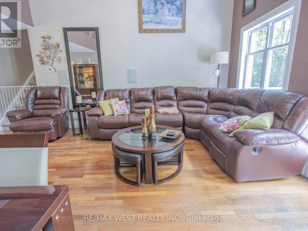 1158 LORNE LANE, 