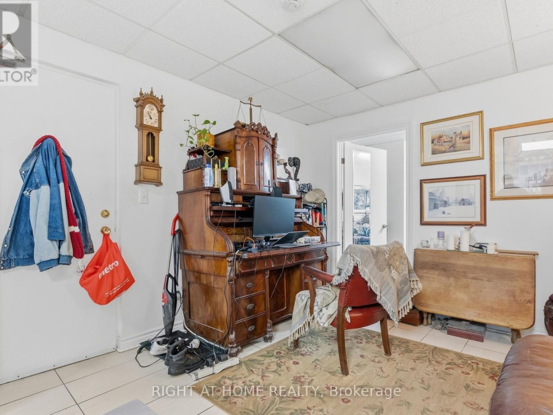 32 MATCHEDASH STREET N, 